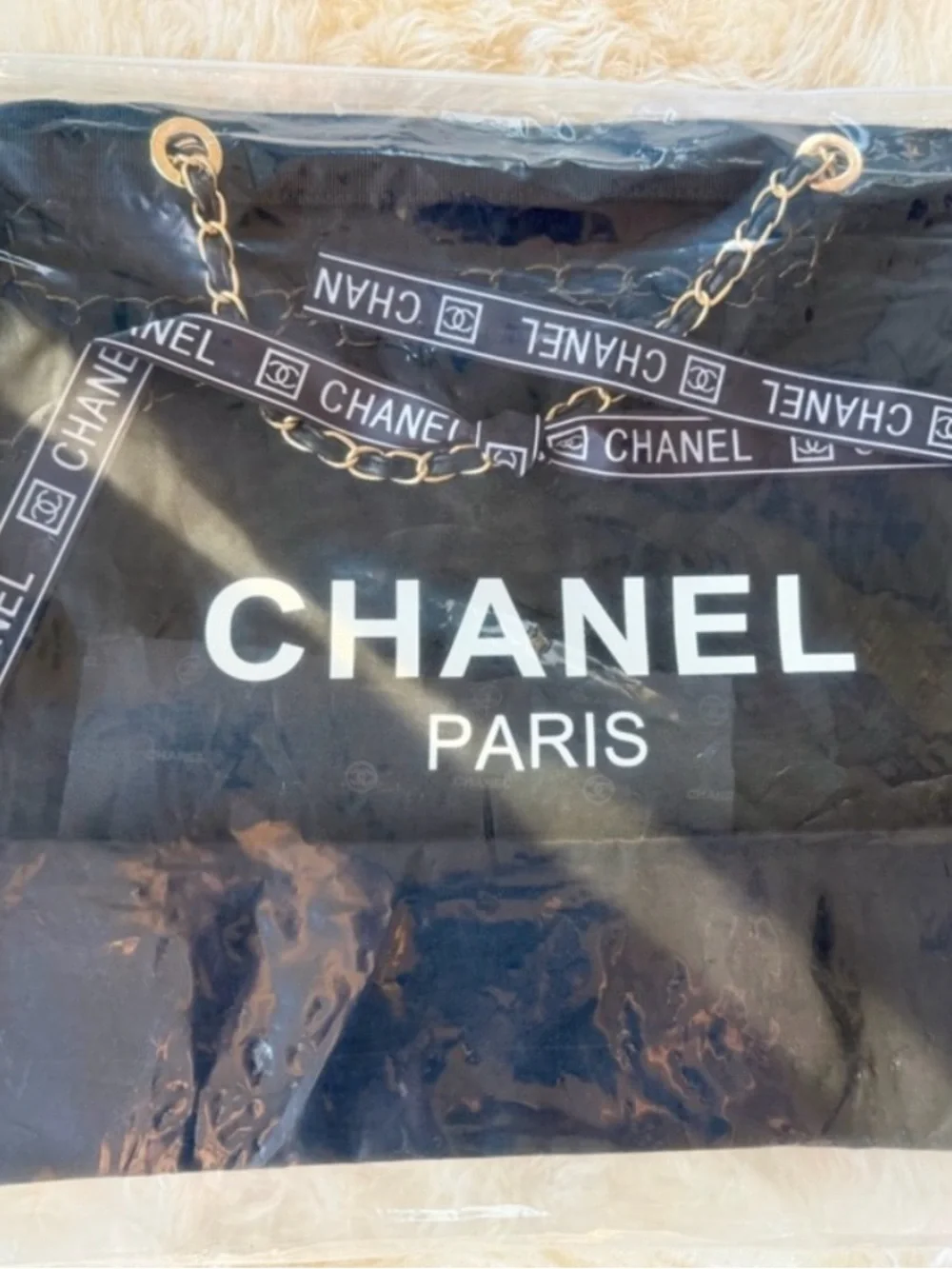 CHANEL black mesh tote bag with gold chain and cosmetic pouch - Picture 3 of 4